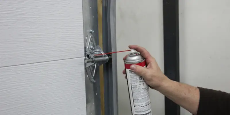 How to Lubricate Garage Doors in 5 Easy Steps